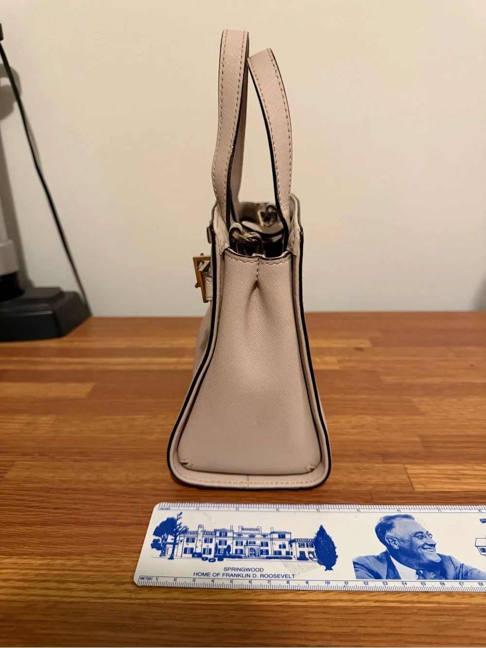 Kate Spade New York Beige Milton Land Saffiano Leather handbag